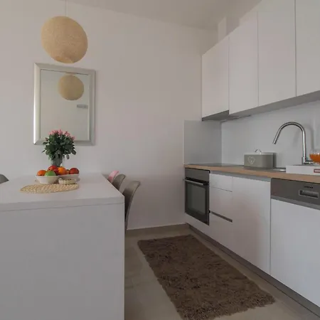 Apartment Stunning In Okrug Gornji *