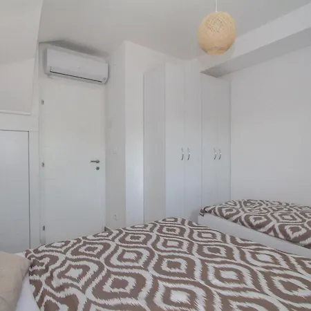Apartment Stunning In Okrug Gornji *
