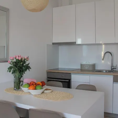 Apartment Stunning In Okrug Gornji Trogir